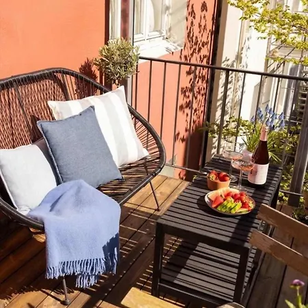 Cozy With Sunny Balcony アパート